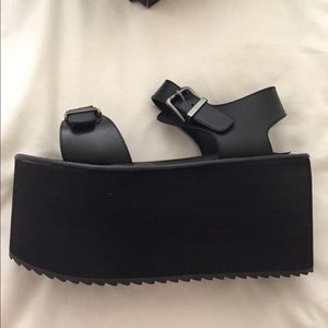 Y.R.U. Orion platform sandals size 7 in black