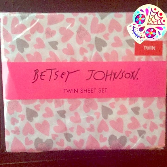 Betsey Johnson XOX Pink & Gray Hearts Twin Sheets - Picture 2 of 8