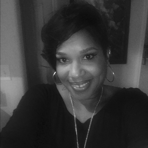 Meet your Posher, Lasandra - Picture 1 of 1