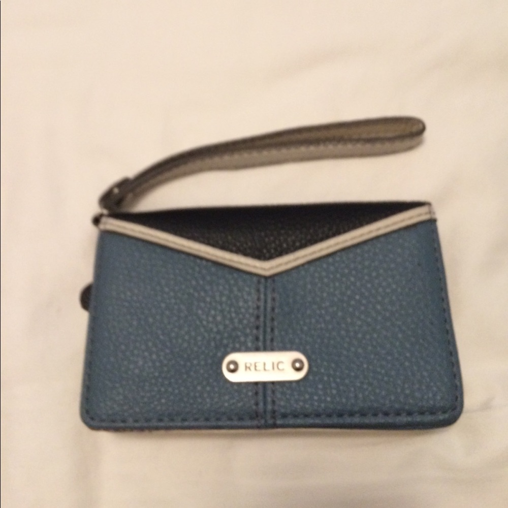 Relic Wristlet with strap for a iPhone 5/5S