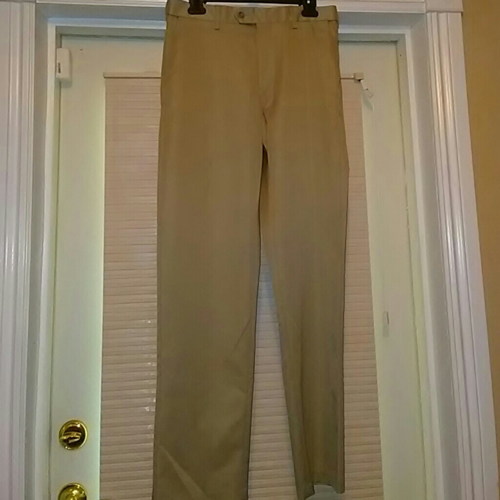 Men khaki dress pants. 30x32