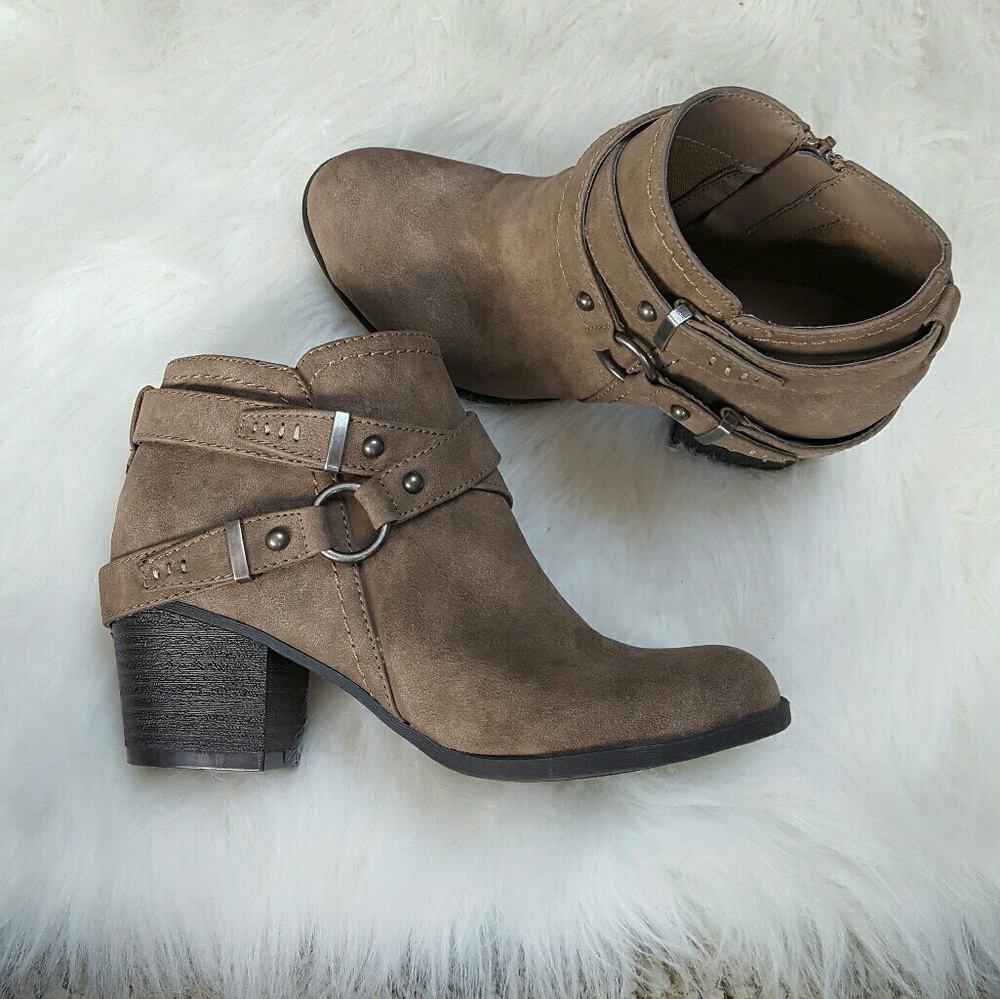 Short chunky ankle boots
