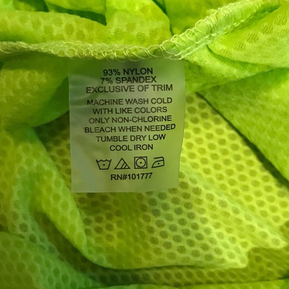 NWT Soybu ruched workout tank top. - Picture 3 of 3