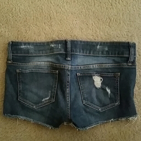 Guess Jean shorts - Picture 2 of 4