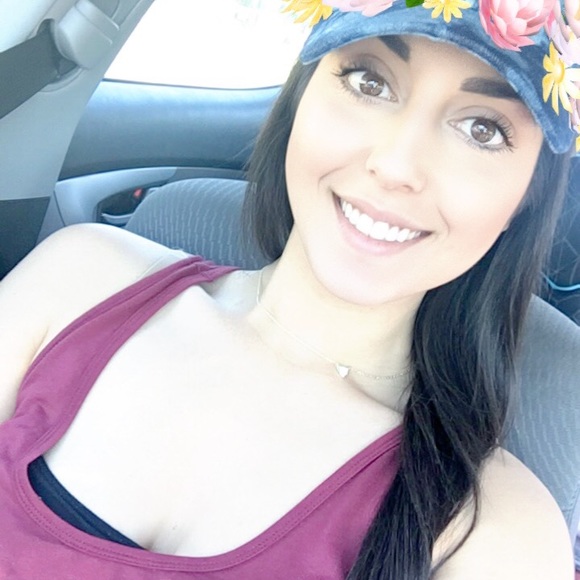 Meet your Posher, Lindsay - Picture 2 of 2