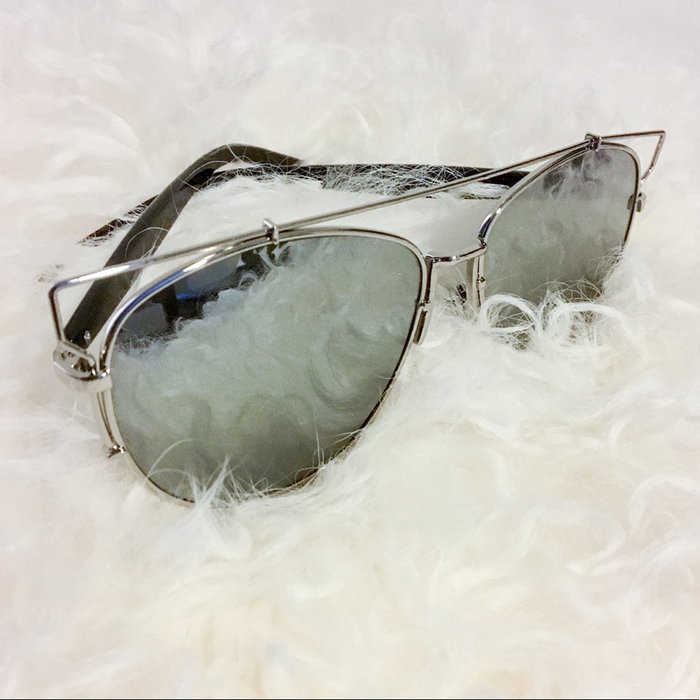 Mirror lens sunglasses ☀️ 😎 - Picture 2 of 3