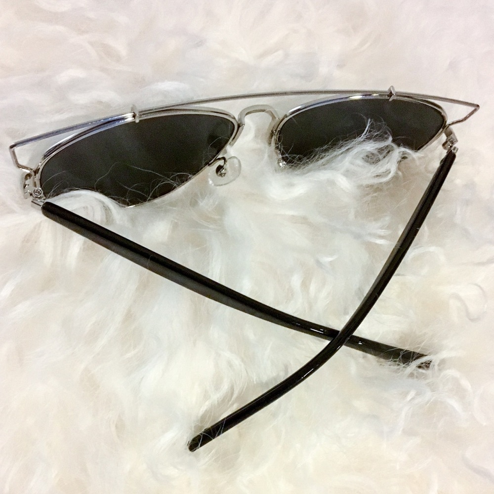 Mirror lens sunglasses ☀️ 😎 - Picture 3 of 3