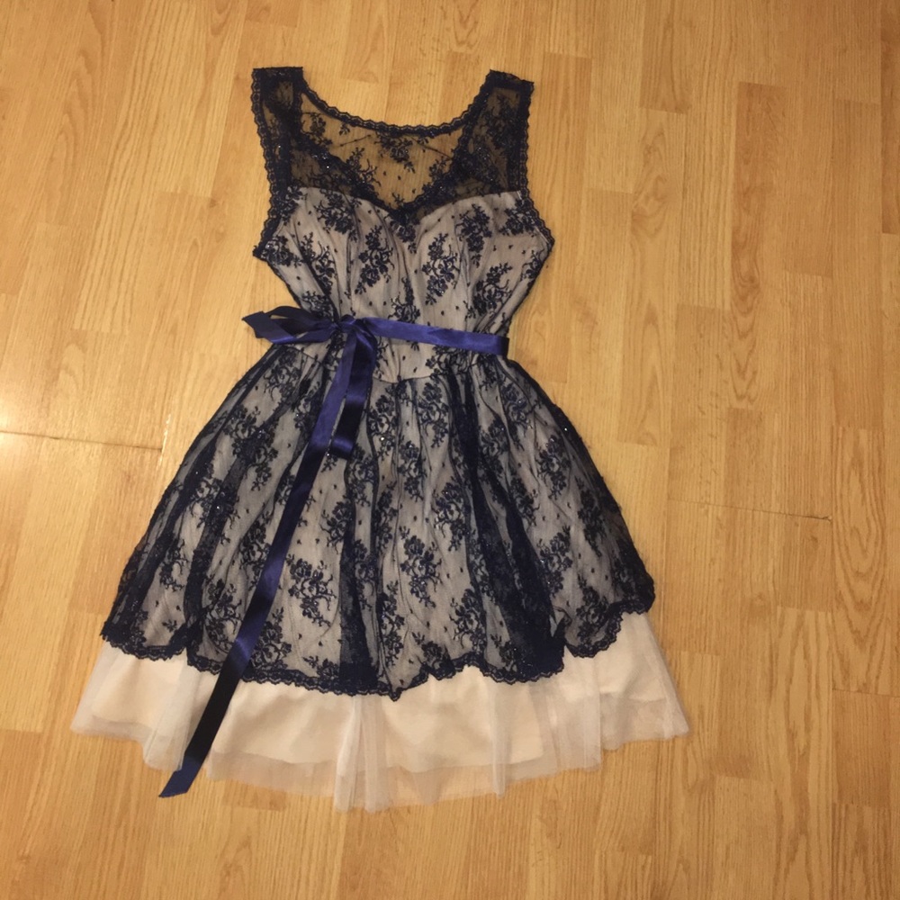 Navy & Nude cocktail dress sz M (11/12)