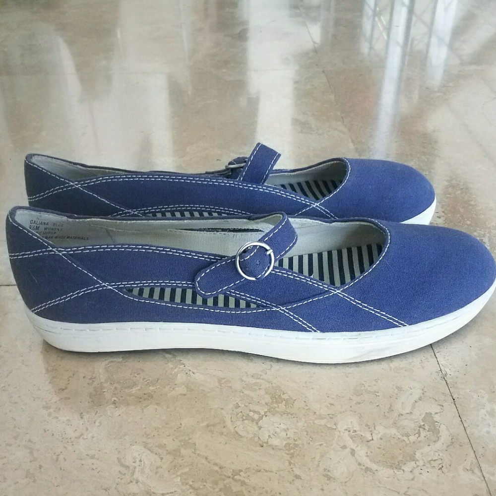 🎈Closet Clearout 🎈Bass Mary Janes - Galiana Blue