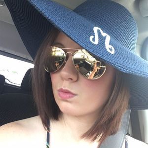 Meet your Posher, Mandy