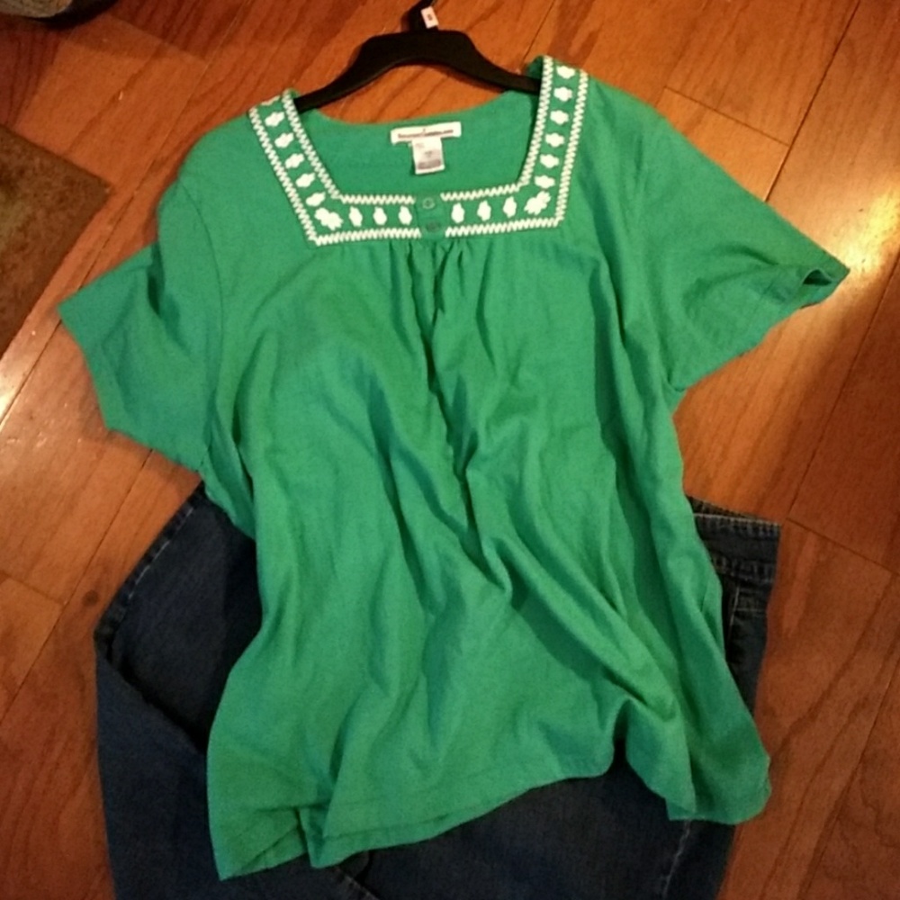 Cute Green👕 Embroidered Top - 1X - Picture 2 of 3