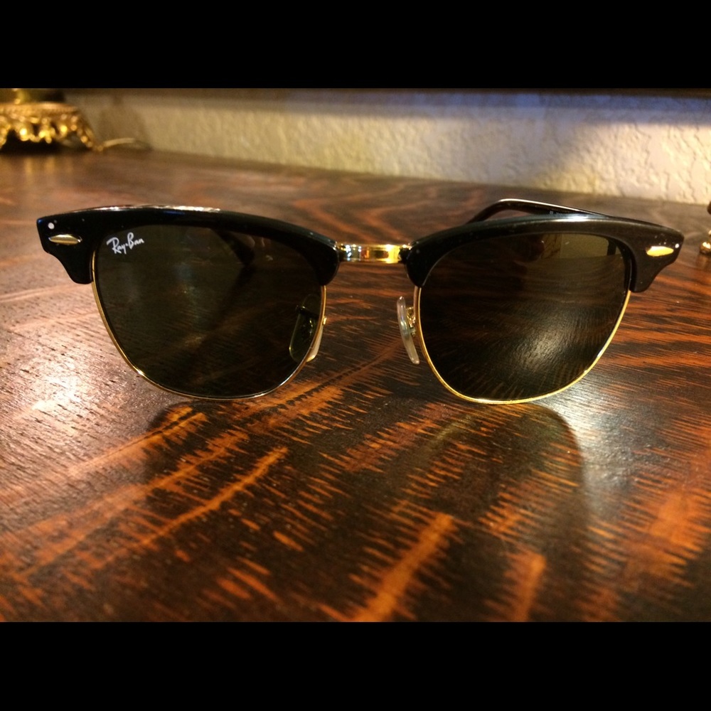 **SOLD** Authentic Ray-Ban Clubmaster with RB case