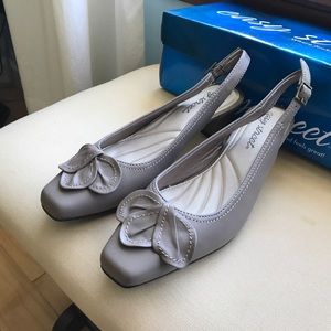 Easy Street Taupe Slingback Pump--NIB--Extra Wide