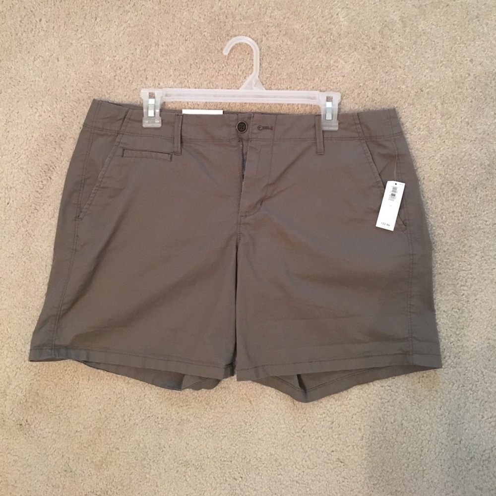 Old Navy Women's Mid-rise Taupe Shorts
