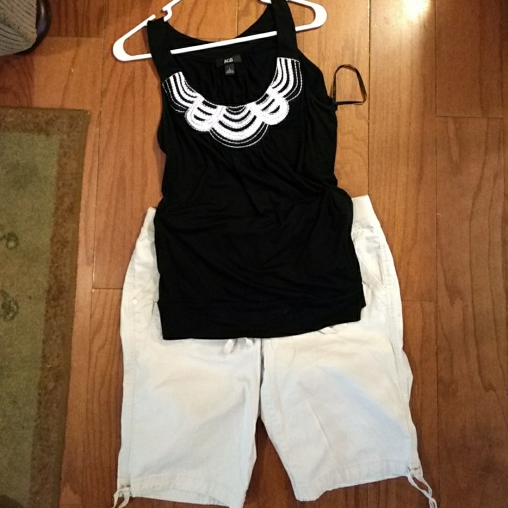 NWOT- Beautiful Black Tank Top w/ embroidery -L