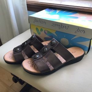 Easy Street Bronze Sandals--NIB--Extra Wide