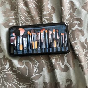 iPhone 6 Plus makeup artist brushes case