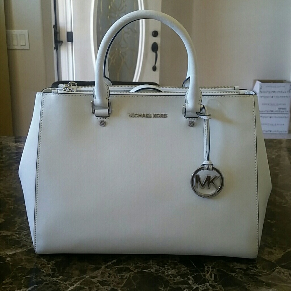 Final Price Drop!! NWT MK Jet Set Travel large