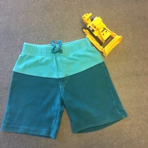 Gymboree boy shorts. Size 2T💫