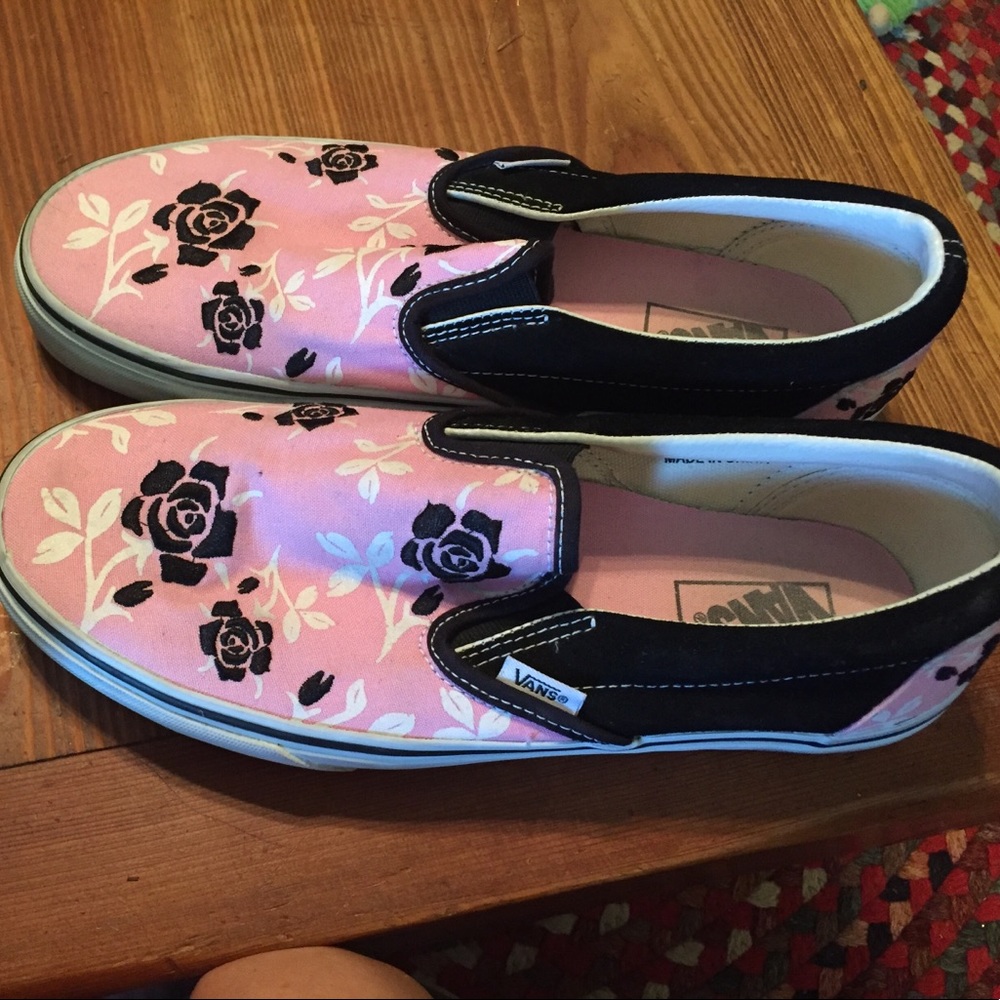 🔥flash sale🔥Great shape black and pink vans