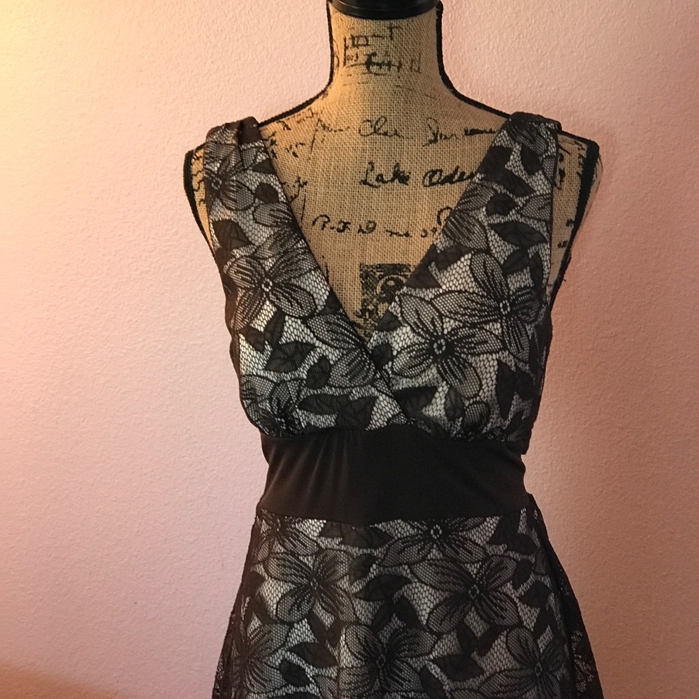 Dress - Picture 2 of 4