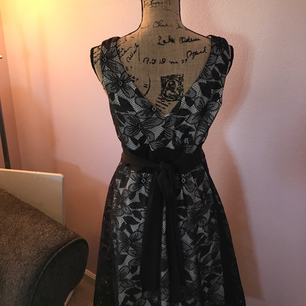 Dress - Picture 3 of 4