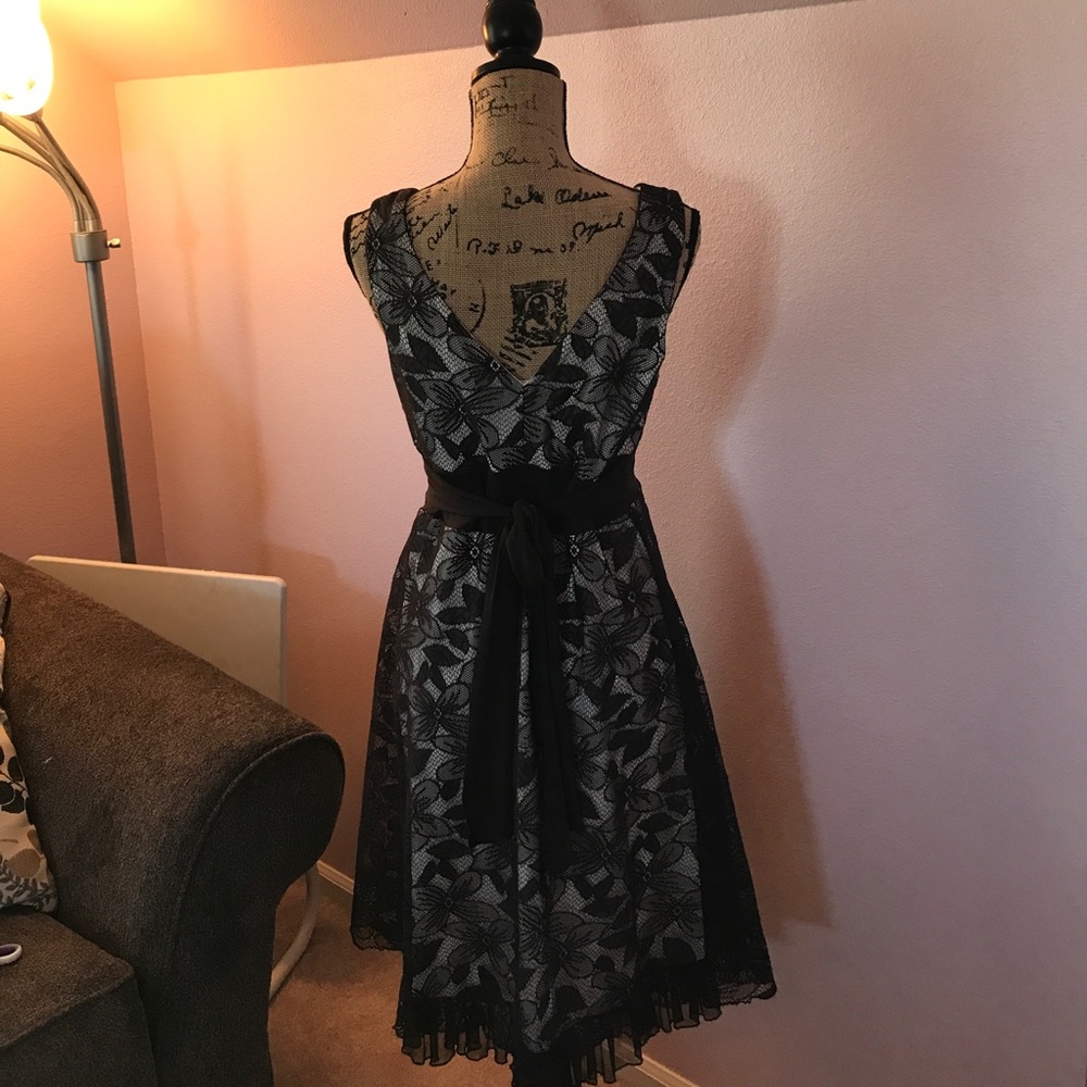 Dress - Picture 4 of 4