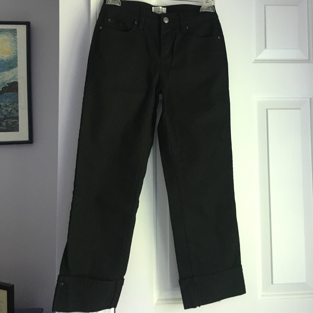 Black cuffed cropped jeans