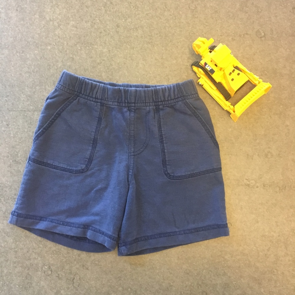 Circle boy shorts. Size 2T💫
