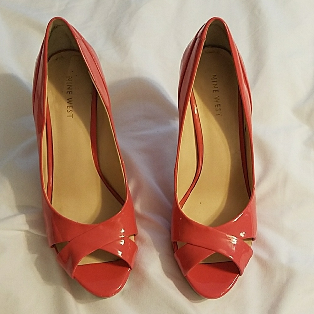 SOLD!! Size 8 - nine west patent leather