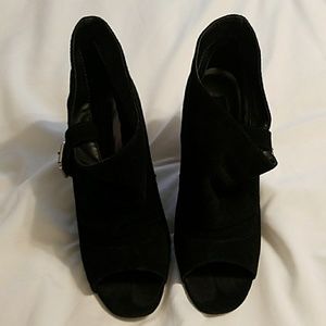 **SOLD**Black, size 8, Steven Madden ankle boots