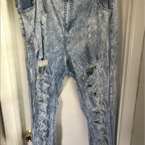 Ripped jeans distressed