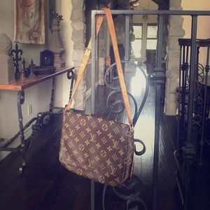 Authentic Louis Vuitton purse.