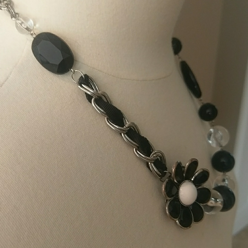 Flower necklace - Picture 6 of 6
