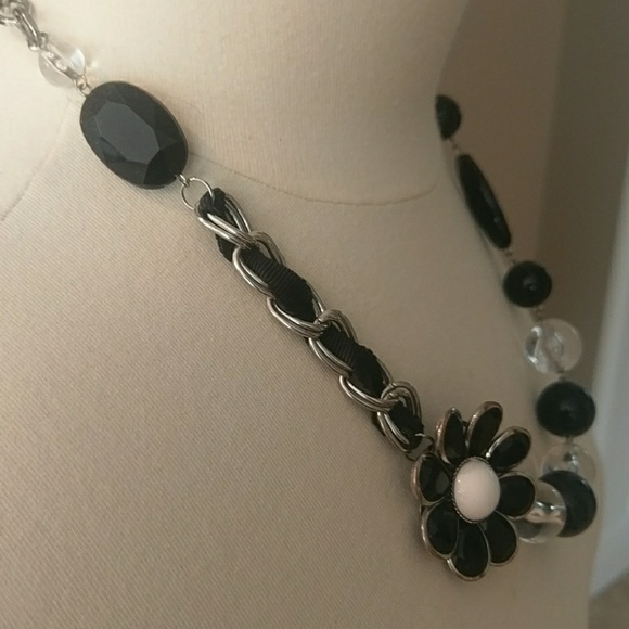 Flower necklace - Picture 6 of 6