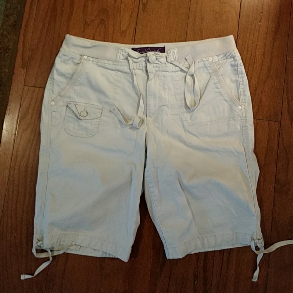 Light Khaki Bermuda Shorts - 10