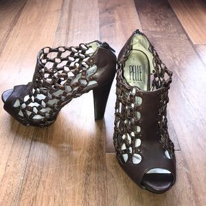 Unique, Leather Brown Chain heels