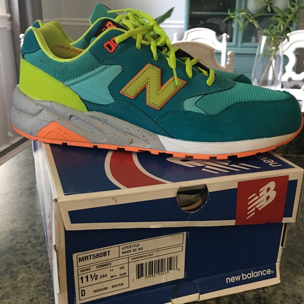 New Balance 580 Neon Pack
