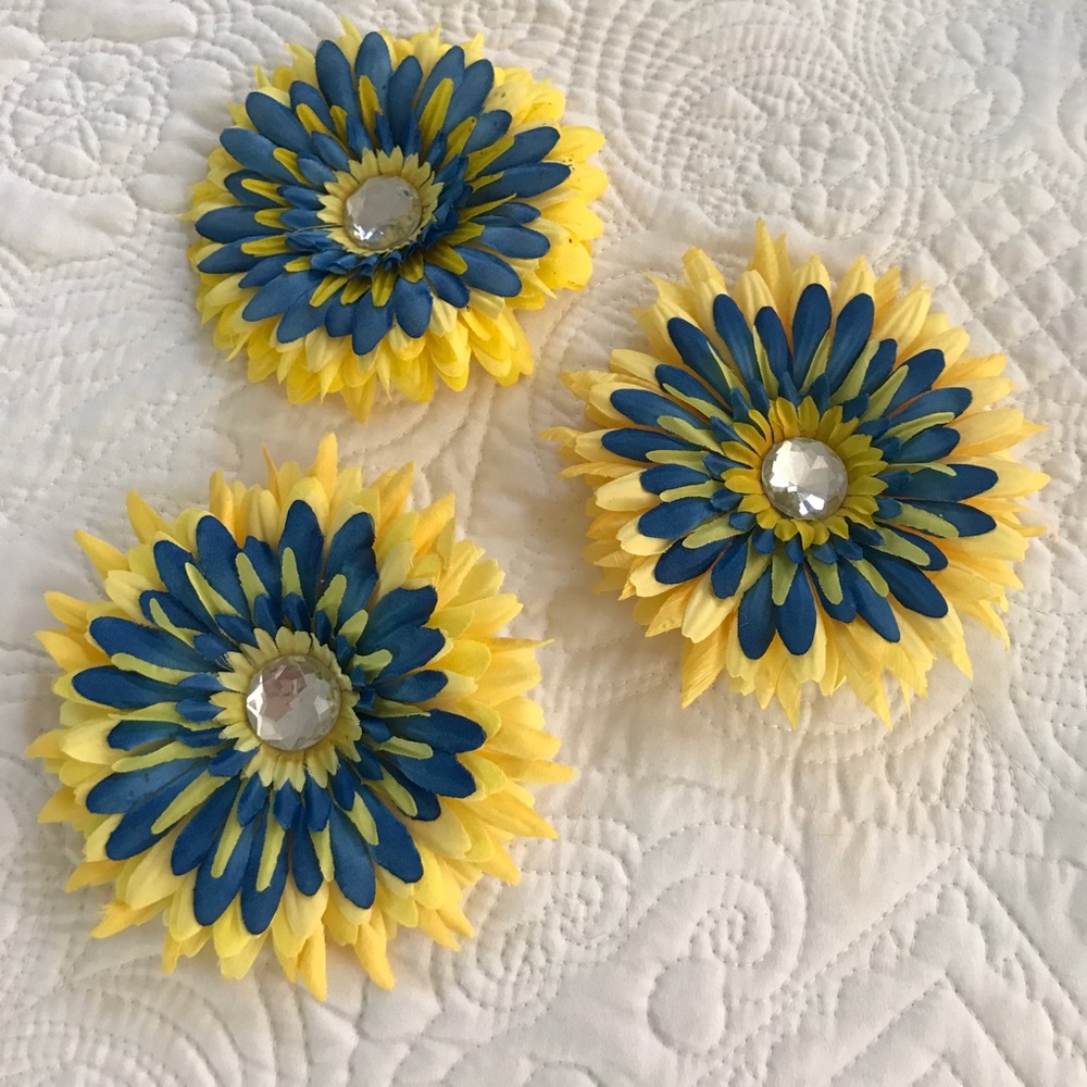Flower Accessory with clip. (3 in set)