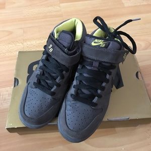 Nike Dunk Mid Pro SB
