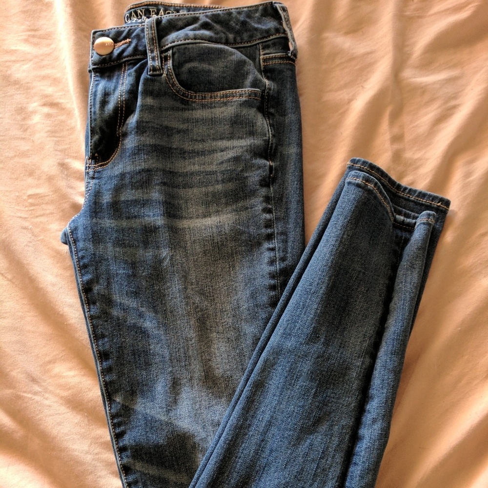 AMERICAN EAGLE SKINNY JEANS