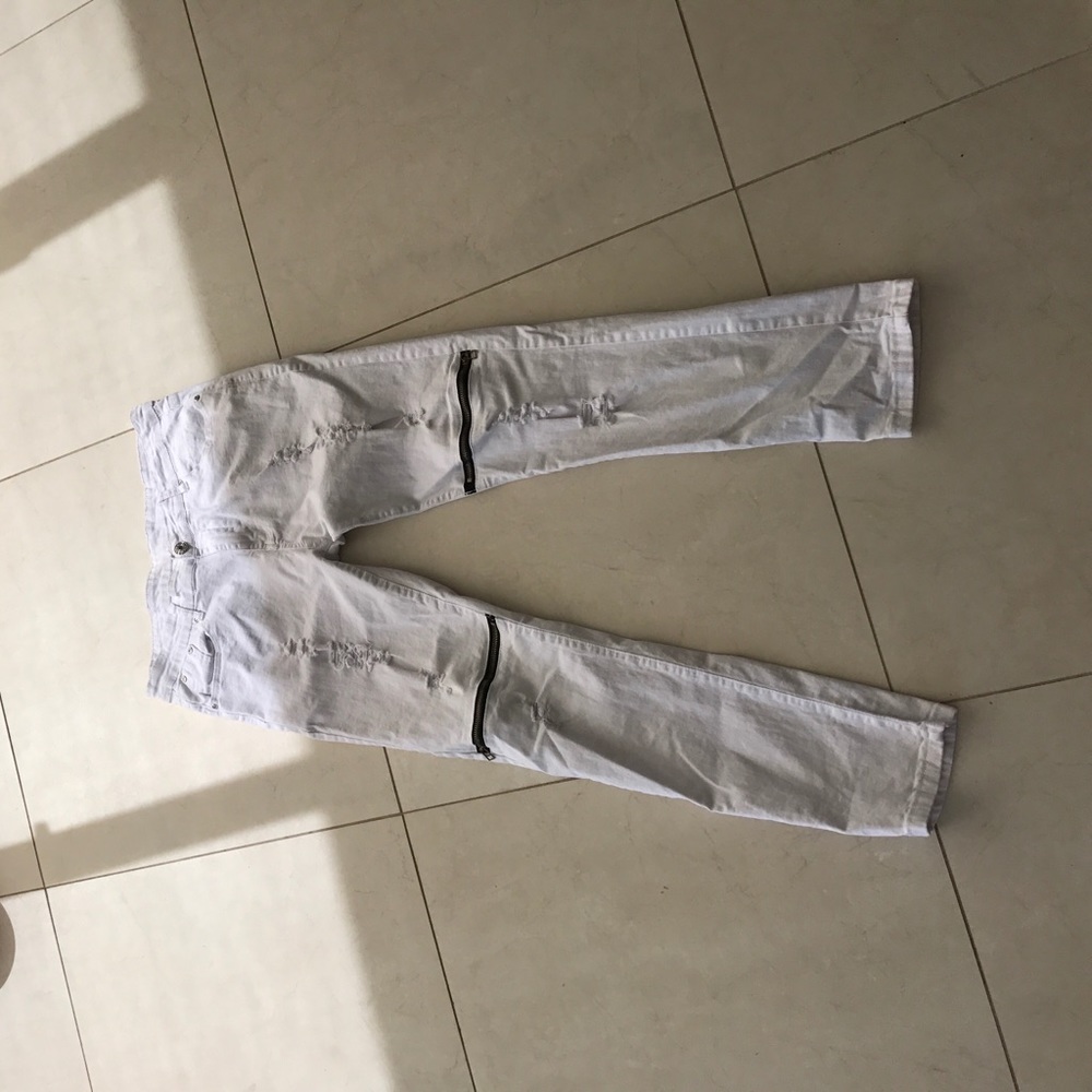White torn zipper jeans