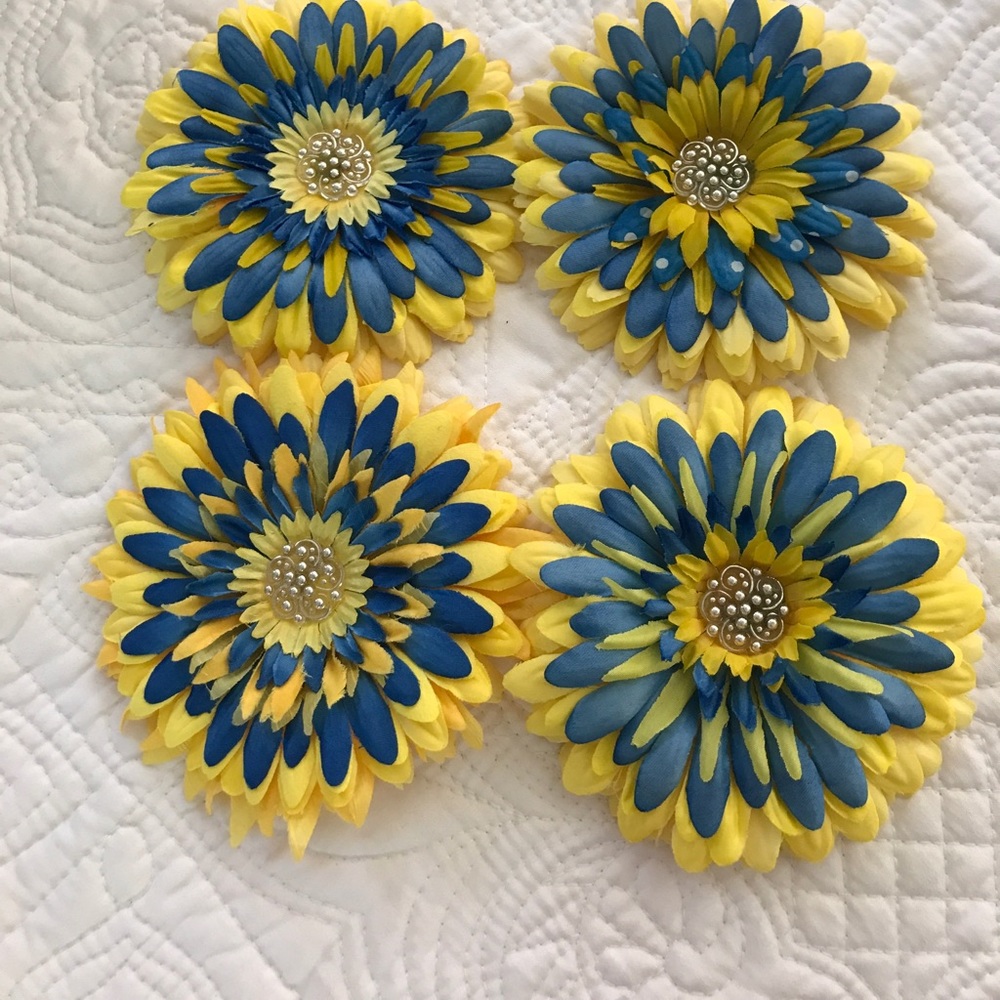 Flower Accessory with clip.