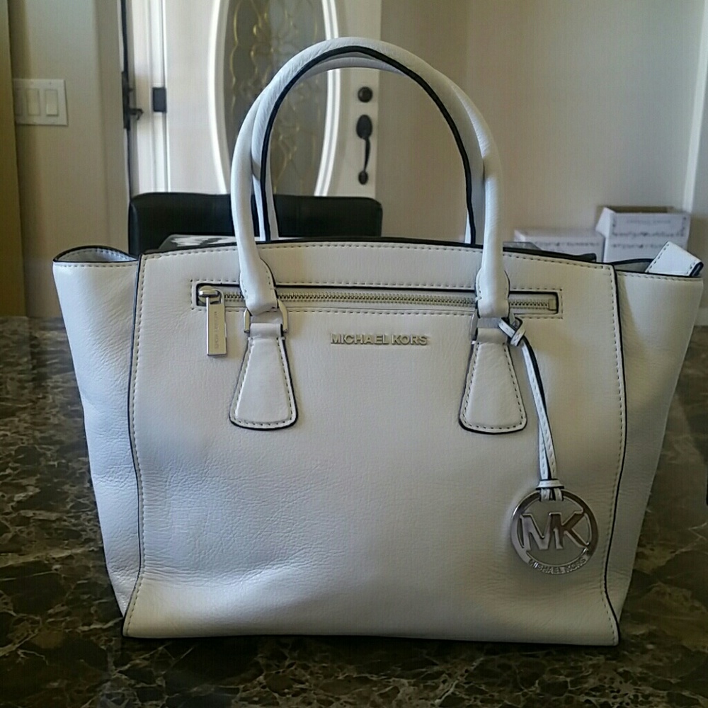 Final price drop! Michael Kors Large Sophie