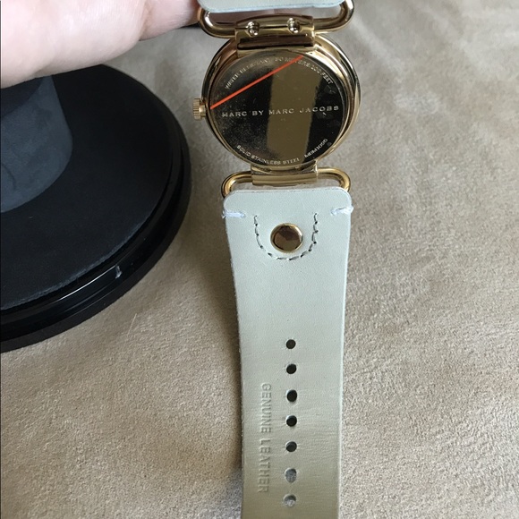 Marc Jacobs leather White and Gold watch!