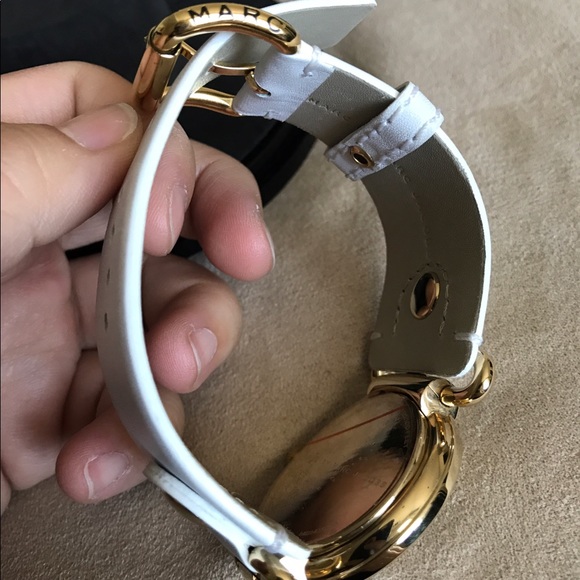 Marc Jacobs leather White and Gold watch!