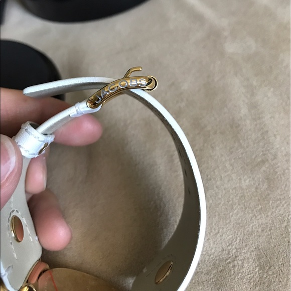 Marc Jacobs leather White and Gold watch!