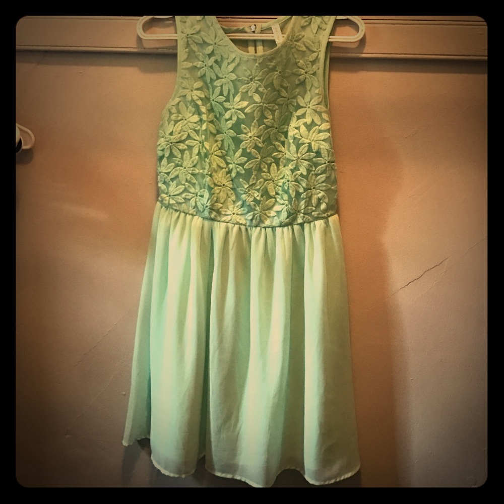 Mint green floral topped dress!