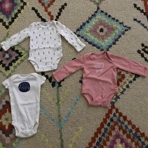 ❤️HP 9/24❤️ 3 Carter's Newborn Sized Onesies