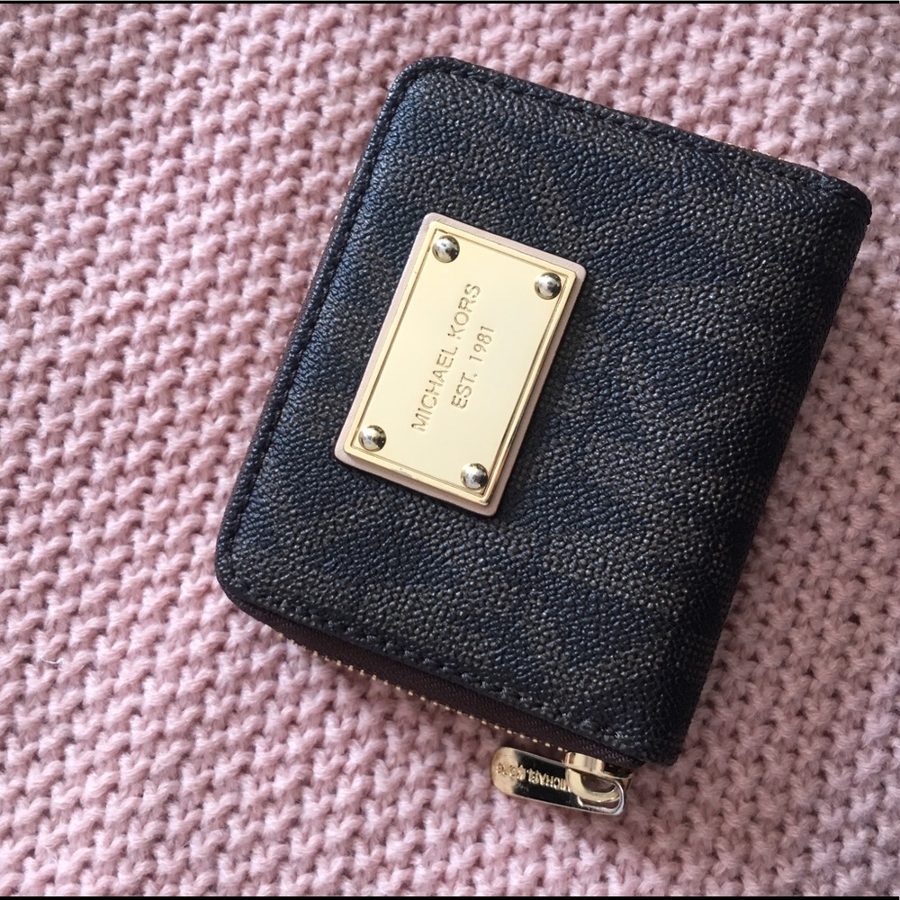 Small Michael Kors MK logo zip-around wallet